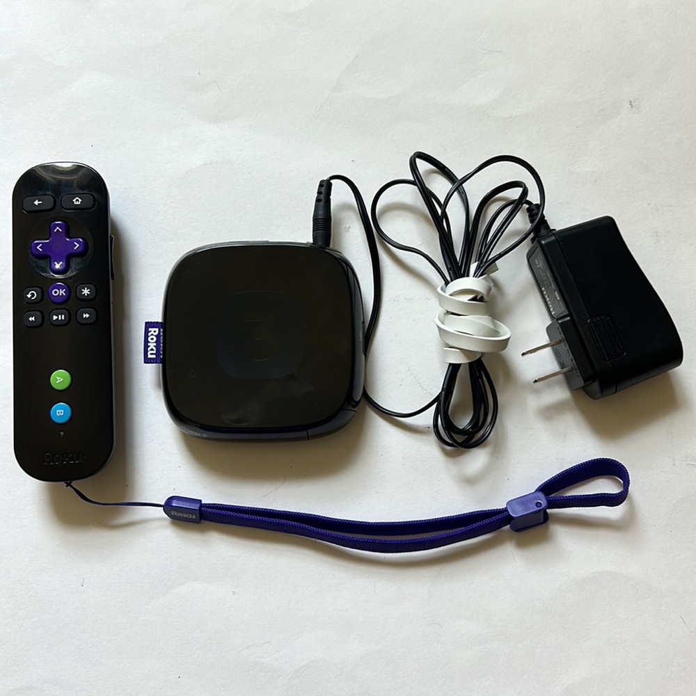 Roku 3 Streaming media movie player with voice search unit, cord, remote-black